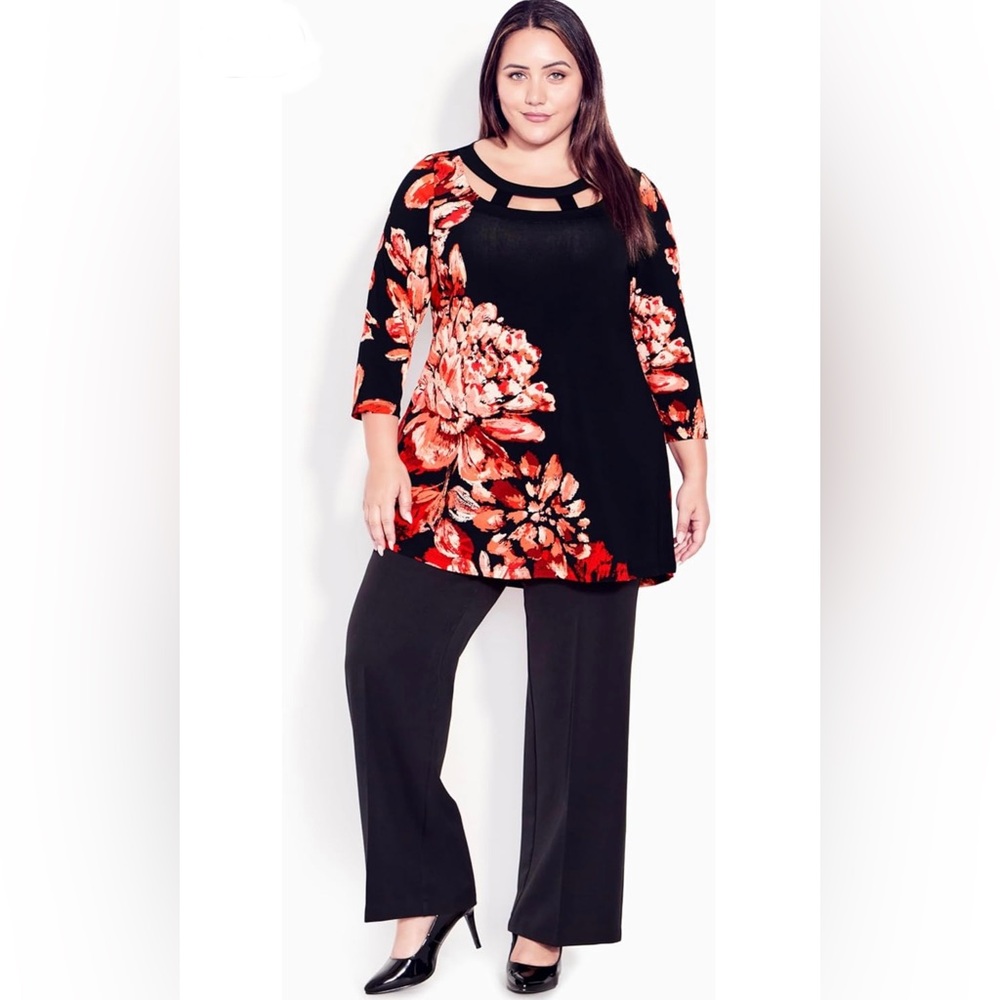 NWT EVANS Tunic Harriet. Size 30/32. Bold floral print in red & white on black